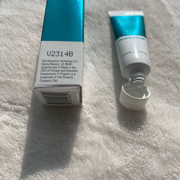 NIB Proactive Ultra-Hydrating Moisturizer For Acne Prone Skin. 0.33oz/10ml - Picture 4 of 5